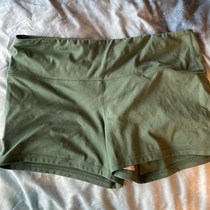 Fleo green shorts